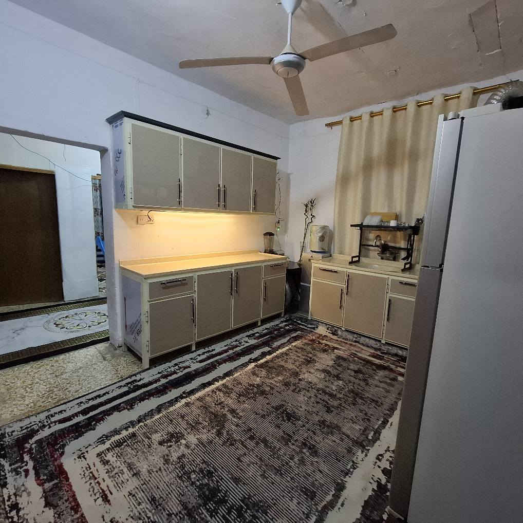 بيت للبيع 
طابق واحد 
مساحة ٢٠٠ 
بناء قديم (عكادة )
الحسينية  الخمستالاف 
قرب السوق الكبير (سوق الكراج )
للاستفسار الاتصال ***********
