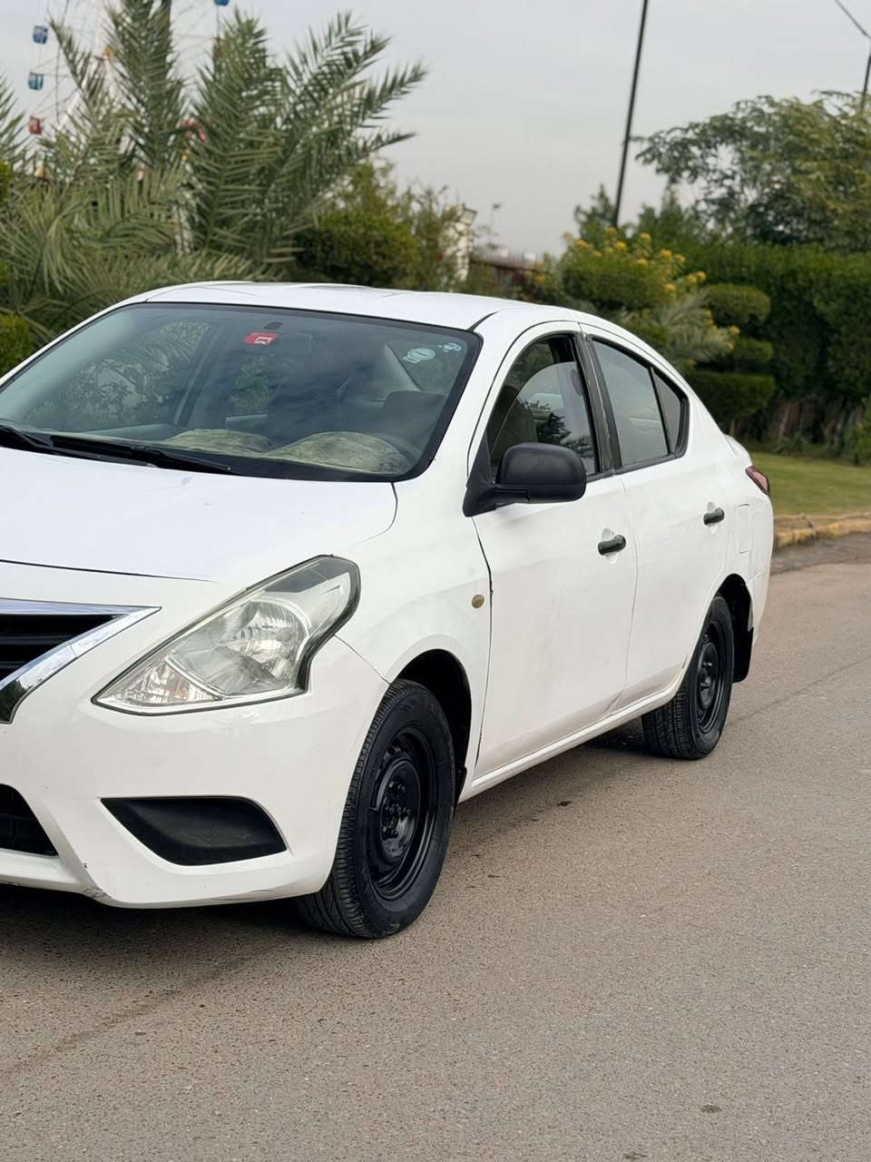 السلام عليكم
نيسان صني للبيع فقط 

موديل 2019هندي بليتة زركة 

رقم اربيل 

كير ومكينة مكفولة والسيارة جاهزة 

السيارة اعلى مواصفات بموديلهة وموضحة بالصور 

بيها صبغ جاملغين وكم مكان بارد 

السعر 90 وبيها مجال بسيط 

مكاني بغداد -حي الجامعه

للاستفسار الاتصال على الهاتف او واتساب 
***********
