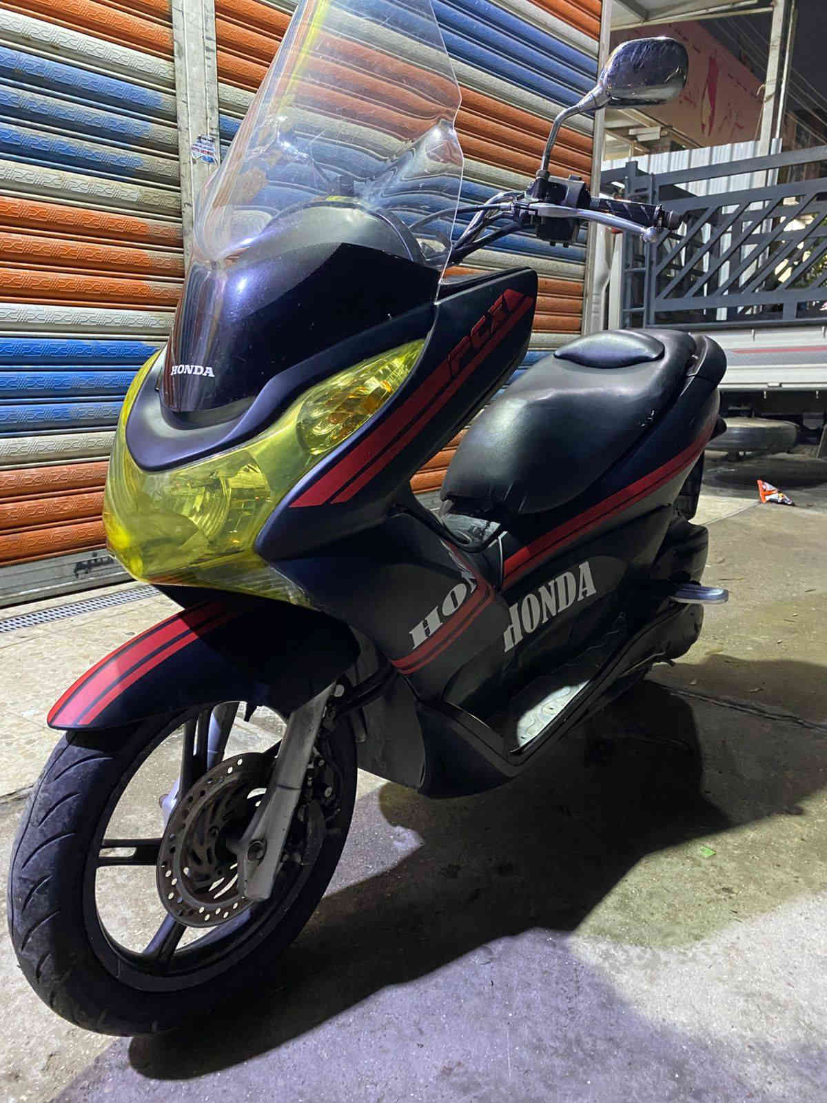 سلام عليكم دراجه PCX ياباني gf لون مميز شلعه معدل خير من الله مكينه مكفوله كفر موشم اسود طافي لجماليه حساس زدحام حساس ستان شغال كهربائيات كله شغاله لايتات زنون السعر (مليون 250) مكاني بغداد حي النصر رقمي ***********
