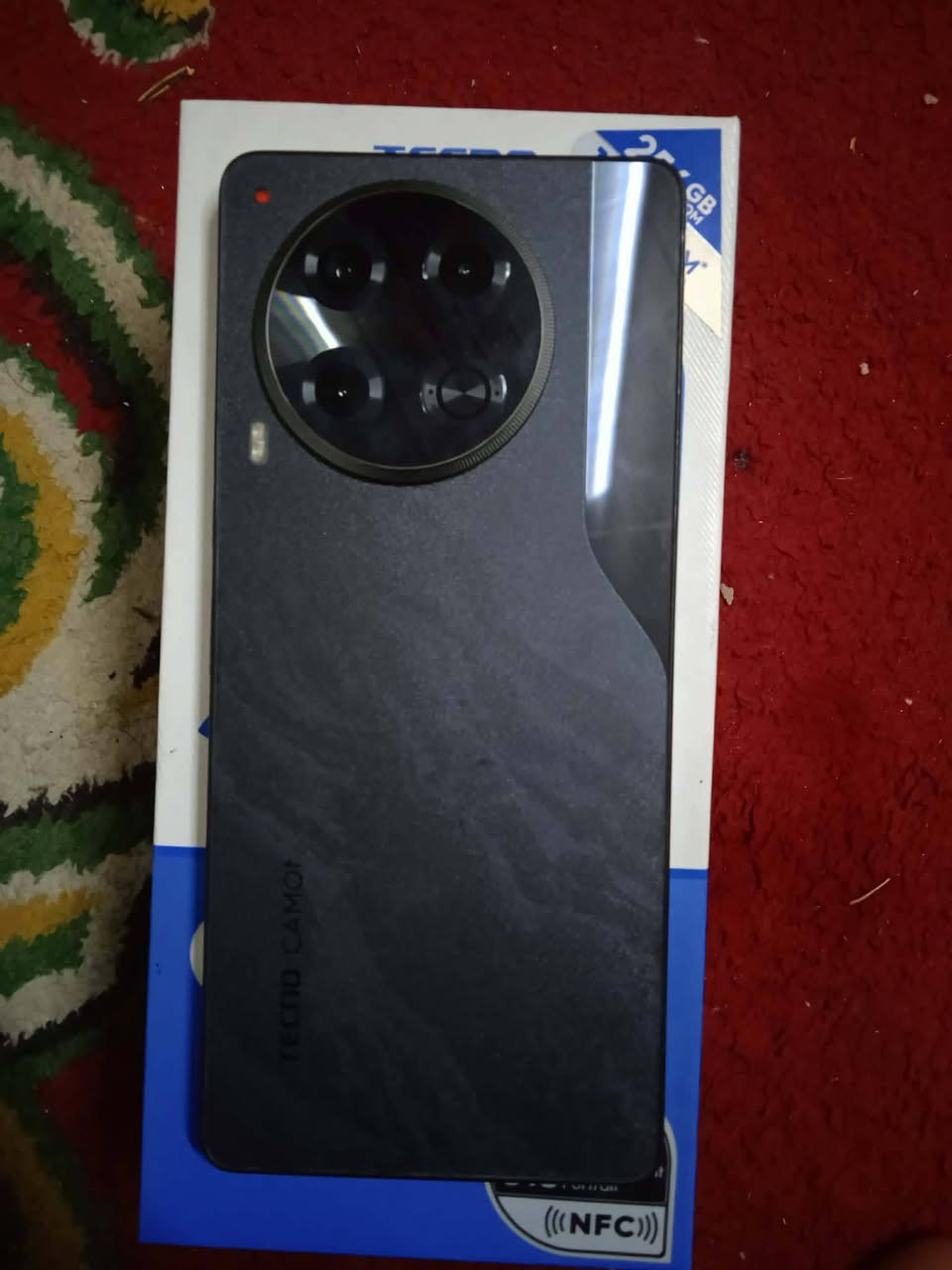 السلام عليكم عندي هذا جهاز ارد ابيعه جهاز كلش نضيف اخو الجديد ويا شاحنته الاصليه والكرتون ماله ال جهاز كلش حلو وقوي بل العاب ويدعم تحكم عن بعد ويدعم شحن ال سريع 10 دقايق يصير 100 وطول عندك يوم كامل وجهاز بي نضام تكدر تربطه عل اي سبلت او تلفزيون او جهاز الاكتروني احتاجيت فلوس وارد ابيعه سعر ال جهاز 200 الف 
هذا رقمي ***********  وبي بعد هواي موصفات حلو بس اني ماعرف بي هواي
