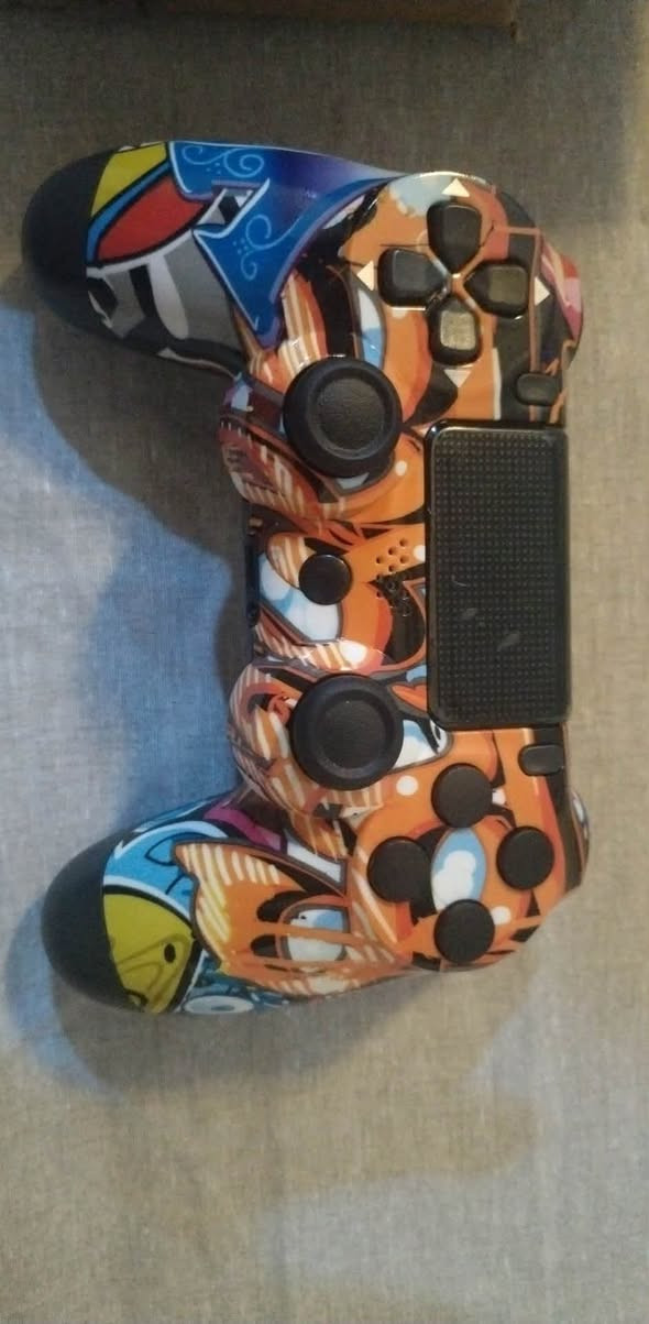 السلام عليكم 
للبيع جوه السوك
     تخفيضات
من رخصة الادمن 
( مكلف بالنشر )
( ايضاً الاجهزه ما اعرف عليهم بالتفصيل )
1. يوجد جهاز شحن يدات بلي 5 نوعيه OIVO . مميزات يشحن يدتين في نفس الوقت او وقت الشحن يطول ثلاث الى اربع ساعات تقريباً . يوجد LED متغير مع off/on في خلف القطعه يعني تطفي بدون ما تفصل الواير أيضاً الحمايه عند الشحن وغيرها من المواصفات .
( سعره 15 الف )

2.يدة بلي 4 ( مقلده Copy) يستعمل للعب على ال بلي ( ما متأكد ) لكن يعمل على الهاتف وال حاسبات . ( سعره 10 الف  ) . 

العنوان كركوك / للطلب والتوصيل التواصل فقط مع هذا الرقم *********** وشكراً .
