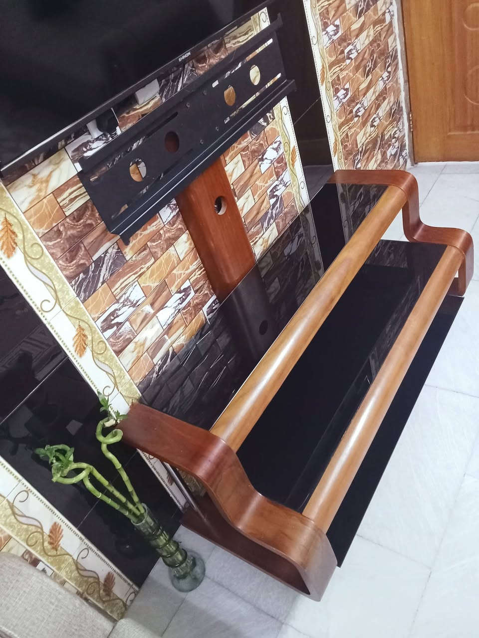 ميز للبيع مستعمل ما صار له هواي جديد السعر 65 وبي مجال  يراسل على هذا رقم ***********
