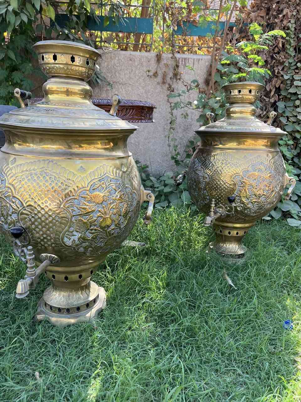 زوج سماور نحاس طرق ونقش يدوي
حجم كبير تقريبا متر 
*********** واتساب
