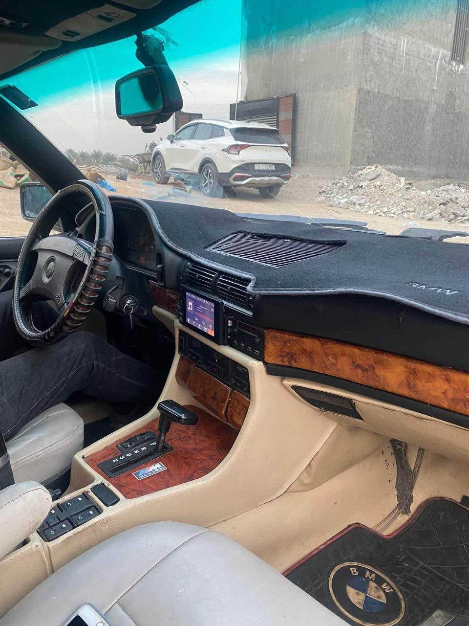 40 8 سلندر بجم عريض داخل ابيض كير مكينه حداديه مكفوله بيها منضومه غاز تبريد ثلج السياره بيها ملاحضتين بيها عته بسيطه جدا بين النمره 3 وبيها البنيد يرادله صبغ شبر مثل ما موضح باالصوره والدعا ميه كد شبر السعر 55 رقم بغداد انكليزي  مكانها الدوره ***********
*********** بغداد, العراق
