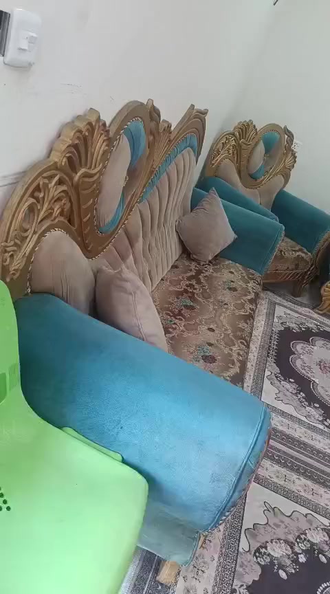 تخم ملكي 5قطع وعشر مقاعد و6كوشات +برده السعر 400وبي مجال +الرقم
***********
