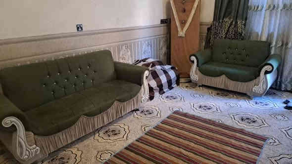 تخم. قنفات 10 مقاعد بس ضرر بسيط بالكبار سعر 150.
***********
