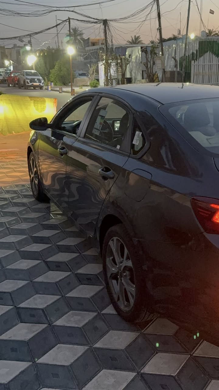 ‏سلام عليكم كيا سيرات موديل 2021 عداد المسافة المقطوعة 68 كيلومتر السيارة خليجية واستلام السيارة بها طخة الخلفي وفيها كم رقم للتواصل سعرها مناسب ***********￼
