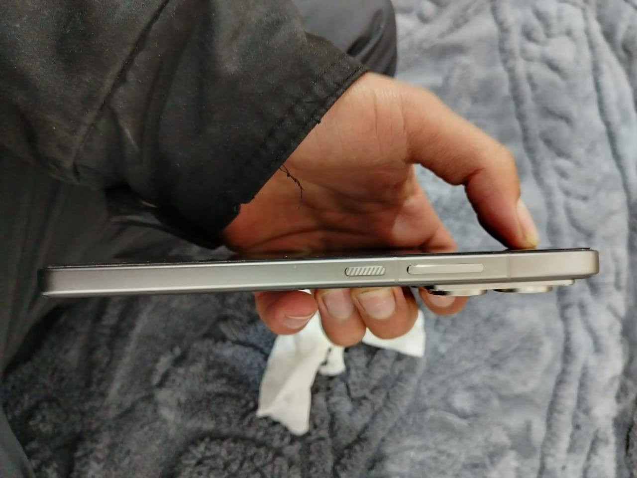 السلام عليكم شاومي ١٤ تي برو للبيع
الجهاز نظافته ٩٨٪ 
كامراته  تخبل 
ذاكرته ٥١٢ 
رام ١٢ ومال  موبايل ١٢ 
العنوان اربيل  لا يوجد توصيل تاخذه من البيت 
السعر ٥٢٥ وبيه مجال  
 غراضه كامله


**إذا كنت صاحب هذا الإعلان وتريد حذفه لأي سبب، رجاءا أرسل رسالة إلى الدعم الفني**