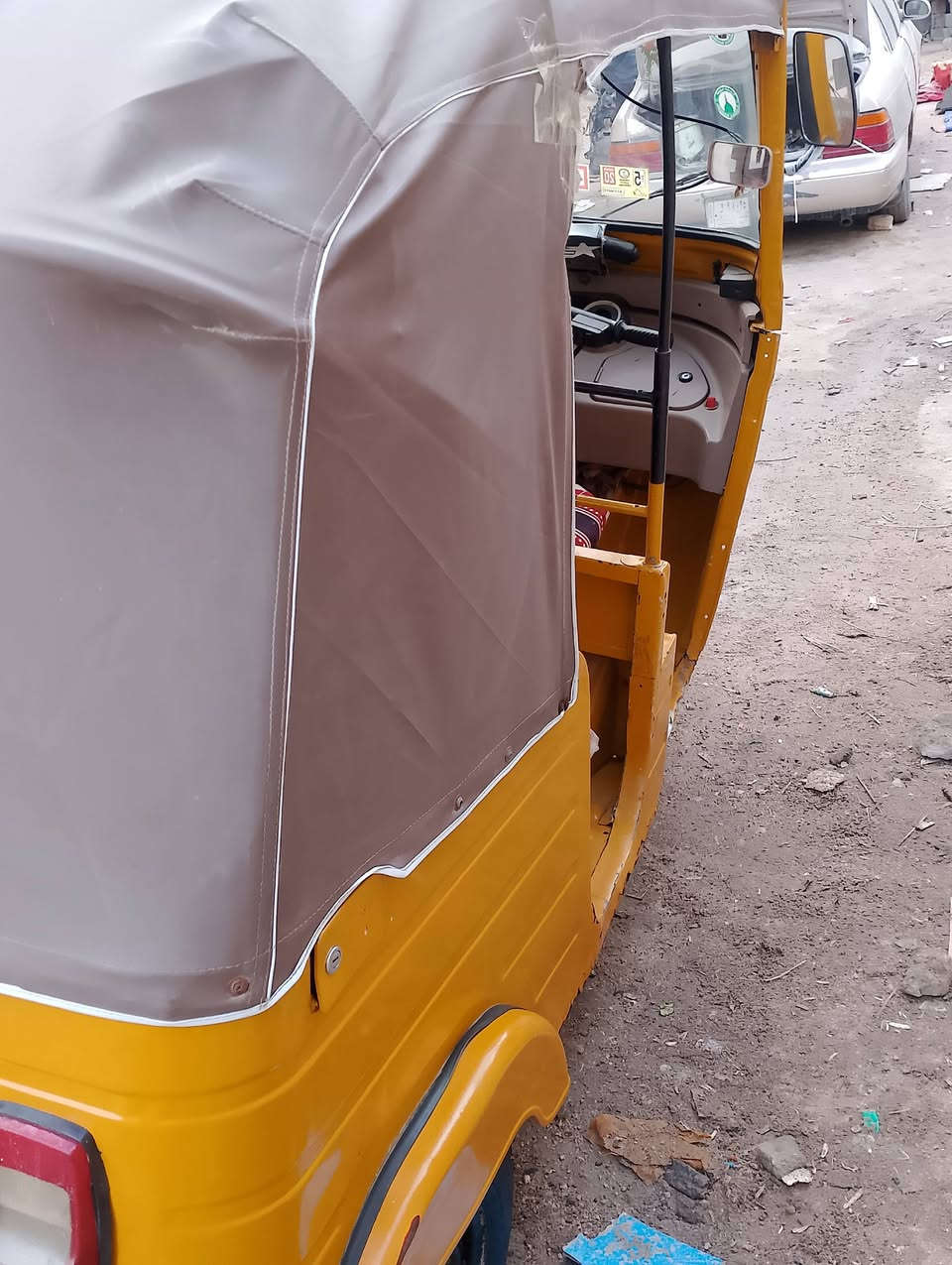 تكتك باجاج مديل 18 رقم وسنوية 
محرك 21 كهربائية كلشي شغال 
السعر 5500وبيها مجال
المكان البصرة ابو صخير 
الرقم ***********
