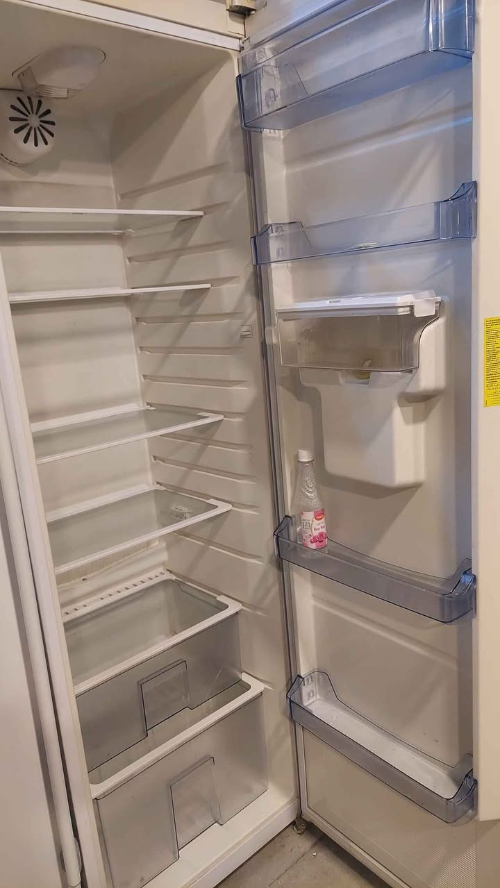 ثلاجة فيستل مع مجمد عامودي فيستل منفصل 
انفيرتر حديث القطعتين يعملو ن في انبير تقريبا وضع الشركة استخدام جدا قليل 
السعر ٥٢٥٠٠٠ سعر قطعة وحدة في هذآ الموديل 
معرض صفاء العباسي القوسيات طريق دهوك قرب مول ياسمين النعيمي 
***********
*********** موصل, نينوى
