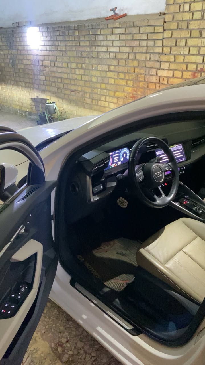 سلام عليكم ورحمة الله وبركاته
للبيع سياره اودي Audi A3 موديل 2022 
ثلاث قطع صبغ جهة السايق باب وجاملغ خلفي 
وصفحه عكس السايق جاملغ امامي 
سياره فول للأخير 
كشنات امامي كهرباء 
هند بريك دكمه 
حساسات كاميرات فول 
ماشية 60300 km
هزة ولوحات جدد 
تحويل ثاني يوم بسمي السياره 
السعر 16.500$ وبيها مجال بسيط حك الجية 
مكاني بغداد 
للاستفسار متواجد نت 
***********
