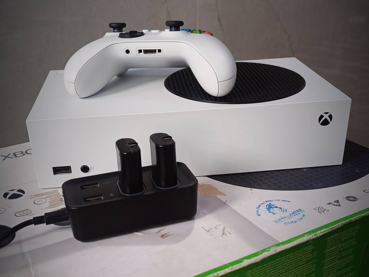 🎮🔥 للبيع Xbox Series S موديل 2023 — فرصة ما تتكرر 🔥🎮
إذا تدور جهاز قوي، نظيف، ومضمون حتى تلعب براحة بدون أي مشاكل… فهذا الجهاز إلك 👌🔥

✅ موديل 2023
✅ ما داخل صيانة نهائياً
✅ استعمال نظيف جداً
✅ جميع الملحقات أصلية وتبع الشركة ✨
✅ الكارتونة الأصلية موجودة 📦
✅ أداء سريع وتحميل خرافي بالألعاب 🚀
🎁 بطاريات شحن هدية ويا الجهاز
الجهاز جاهز للشغل مباشرة وتستمتع بأقوى الألعاب بأفضل أداء 🎮🔥

💰 السعر: 375 ألف فقط
🚚 التوصيل مجاني لباب البيت

📩 للجادين فقط ارسل نقطة خاص وسيتم الرد💬
… لا يضيع عليك قبل لا ينباع 😉🔥


**إذا كنت صاحب هذا الإعلان وتريد حذفه لأي سبب، رجاءا أرسل رسالة إلى الدعم الفني**