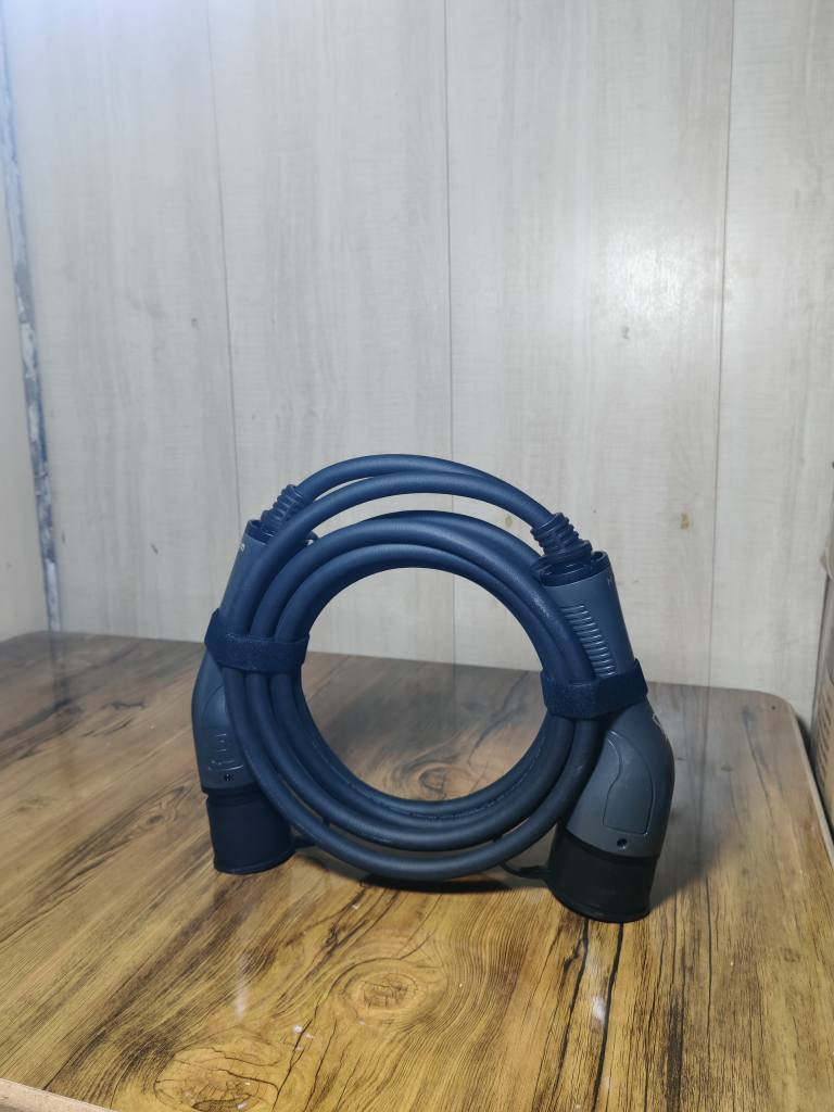 كابل شحن سيارة كهربائية من نوع 2 إلى نوع 2 من ماركة "جونيو" (GONEO). 
يدعم الشحن عالي الطاقة، بحد أقصى يصل إلى 22 كيلووات.
متوافق مع معايير IEC 62196 و EN.
حاصل على شهادات الجودة.
السعر 50
لتواصل على واتساب *********** بغداد, العراق
