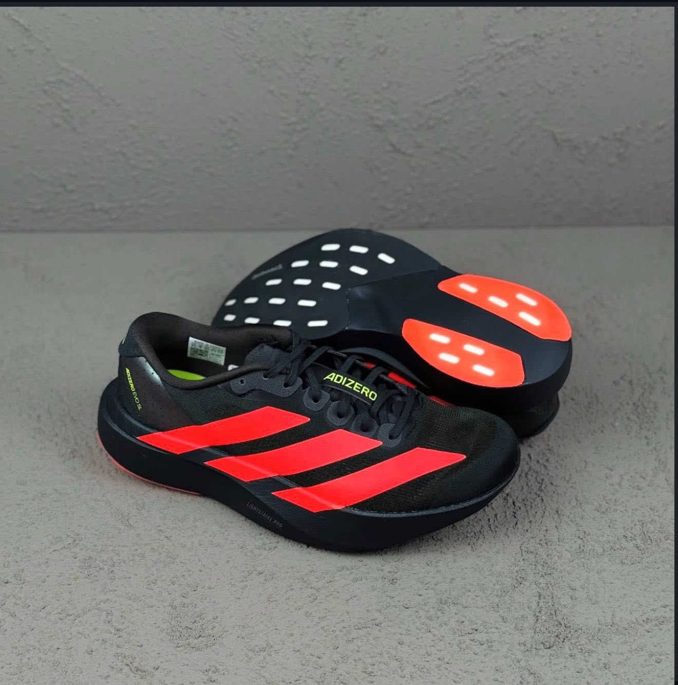 أسرع حذاء في العالم.. صار متاحاً لأقوى المحلات! ⚡👟

وصلنا الآن Adizero الجديد كلياً (جملة فقط). الحذاء اللي الكل بيدور عليه لسرعته وخفته، متاح الآن بكميات لتجهيز محلك بأفضل موديلات الموسم.

✅ الكمية: متوفرة بالدرزينات والكراتين.
✅ السعر: منافس جداً لهامش ربح عالي.
✅ الشحن: متوفر لجميع المحافظات.
لا تفوت الفرصة.. الكمية محدودة جداً!

واتساب : *********** يوجد توصيل لسوريا 🇸🇾
