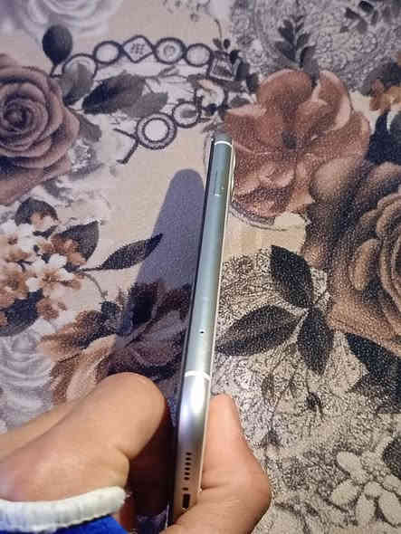 ايفون 11 
ذاكره 128
دبل يسم
فيس آيدي شغال
بطاريه 100 مبدله
السعر 240 وبي مجال
للأستفسار ***********
