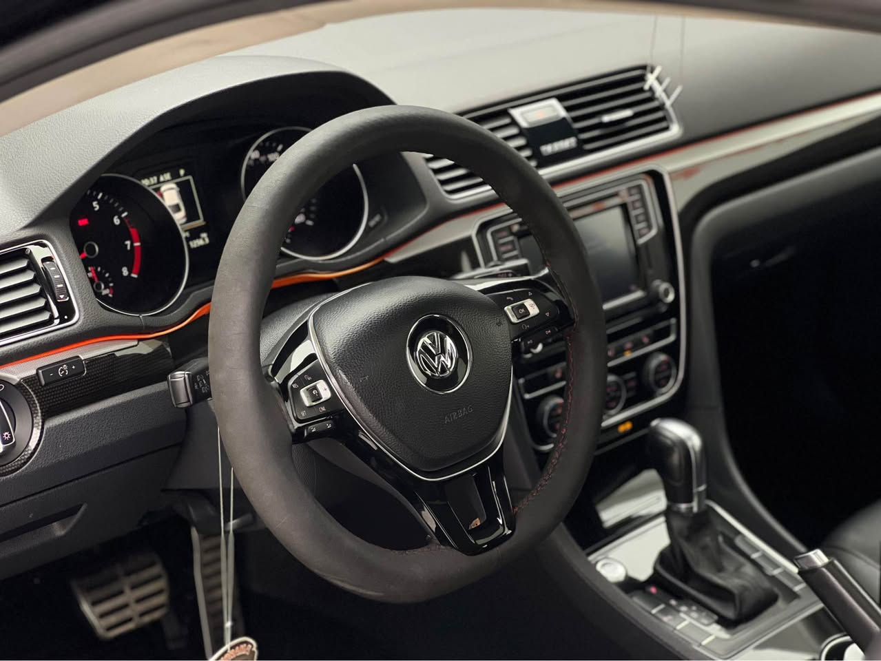 Volkswagen Passat 2019 SE R-Line 

فولكسفاغن باسات ٢٠١٩ R-Line 
مواصفات SE فول الفول

مكينة ٤سلندر+توربو حجم ٢.٠لتر
ماشية 69,000 ميل و بحالة ممتازة 

ضرر السیارة بنيد و جاملغ امامي و جاملغ خلفي بدون نقطة دواخل و ايرباك بجم کبس كلش حلوة و نظيفة 

رقم دهوك الدولي سنويه ب اسمنا
مكفوله من كير و محرك و كهربائيات

و ب سعر(138$) ورقة و بيها مجال

مكان السيارة

دهوك -معرض ارشف R-Shev
رقم51 من معارض التيرمينال 

***********
*********** دهوك, العراق
