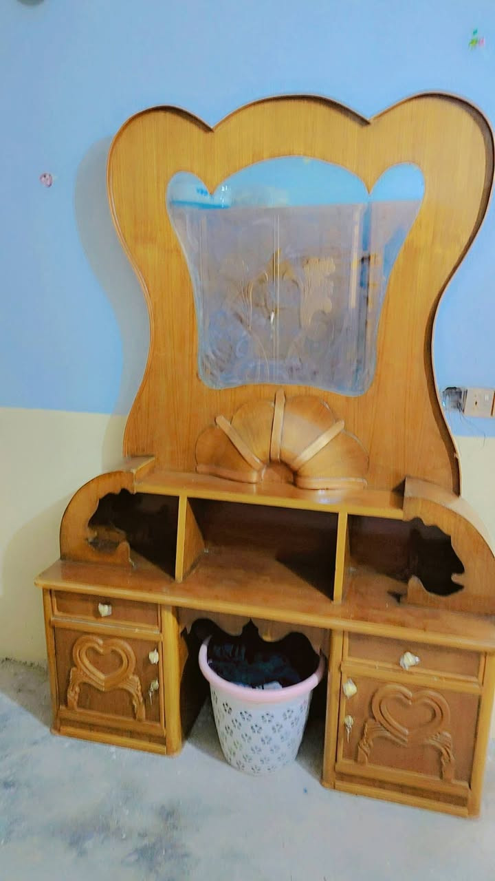 السلام عليكم غرفه صاج عراقي شغل درجه أوله خمس بواب البيع مكان نجف سعر 650 استفسار ***********
