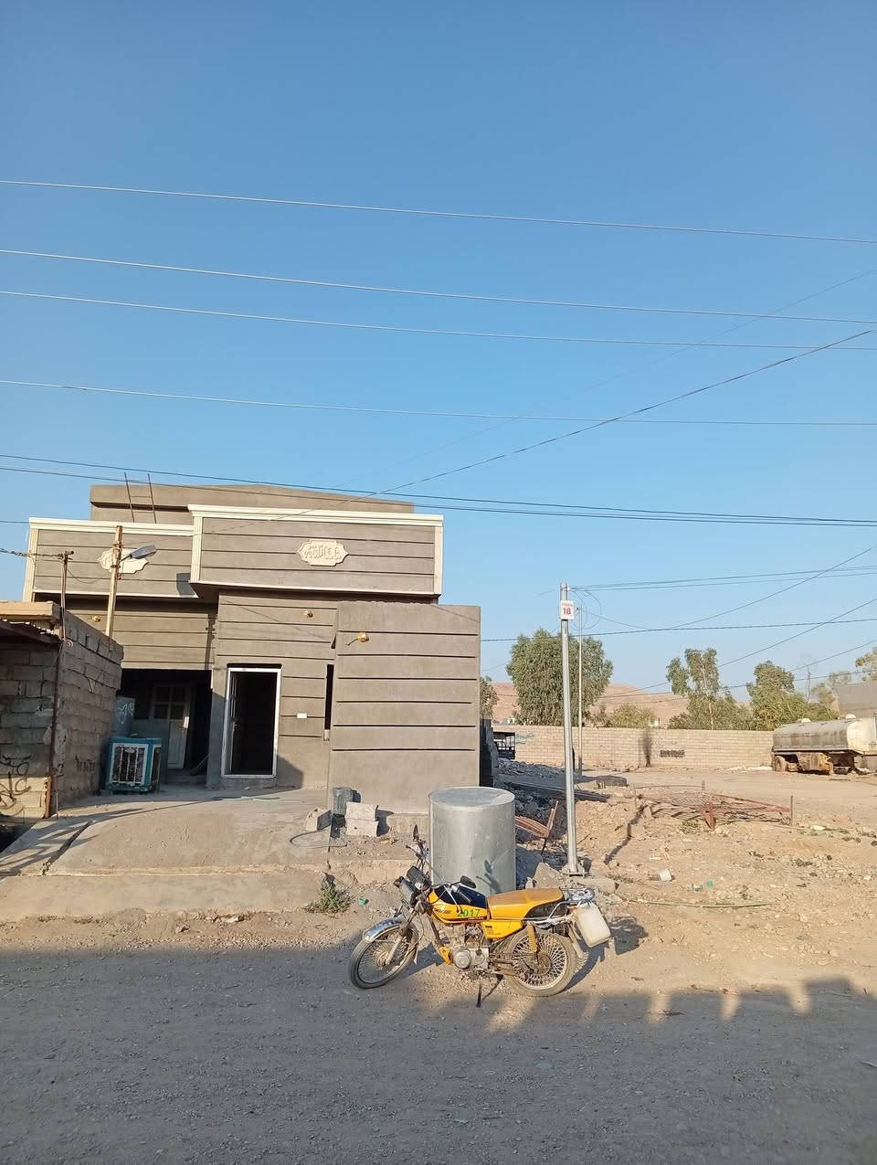 بيت للبيع مساحه 190 متر غرفتين نوم استقبال هول حمام 2 مطبخ + مطبخ حراري الاستفسار الاتصال بالرقم *********** المنطقه خلف المعارض
