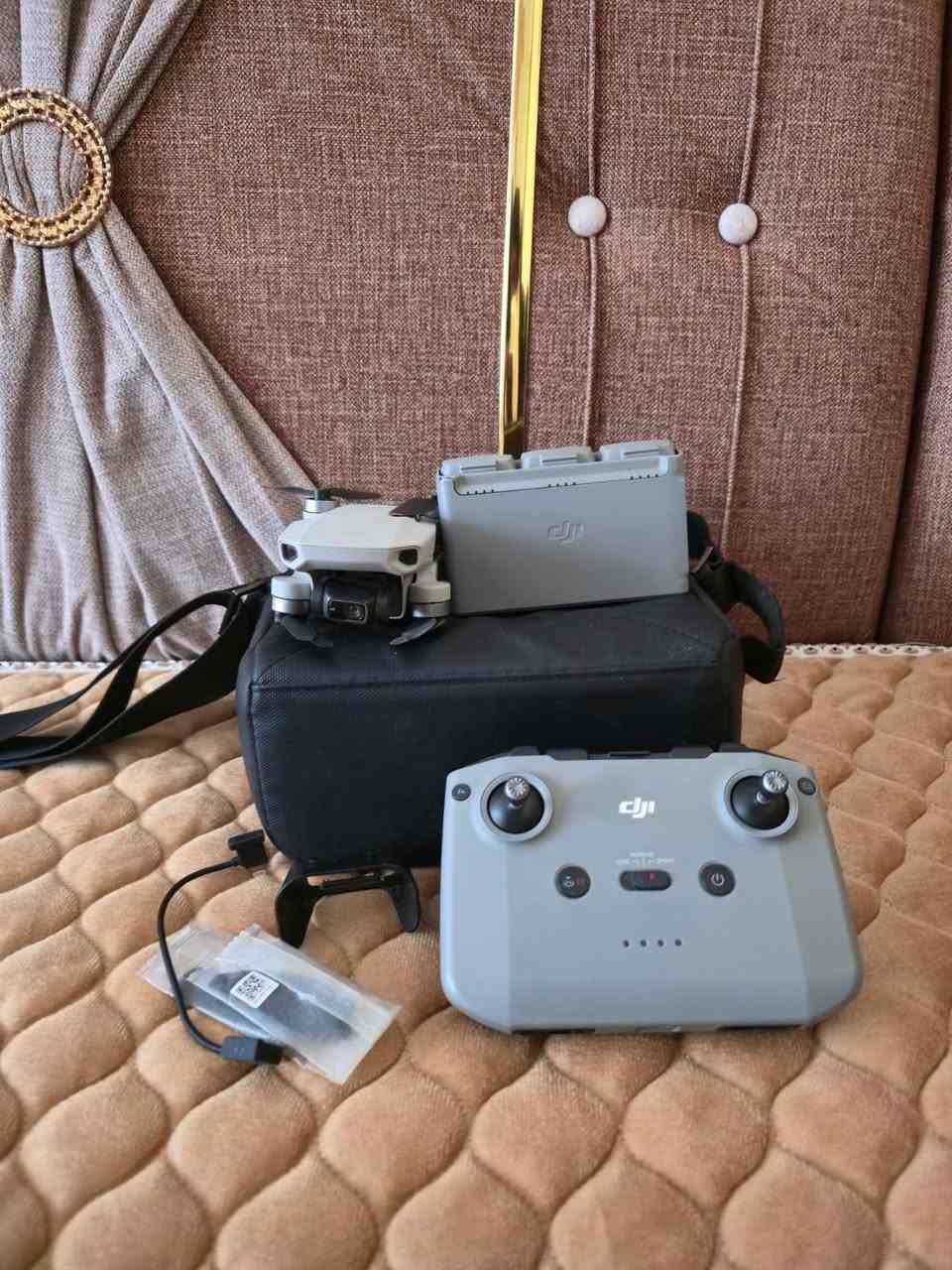 درون ميني 2 نضافه 90 بل 100
مواصفات كلش عاليه كامله من كلشي 3 بطاريات + ريش  + كيبل حمايت كامره بطاريه الواحده تدوم من 25 دقيقه ل 30/         ‏‪***********‬‏  اسعر 600 بيها مجال
