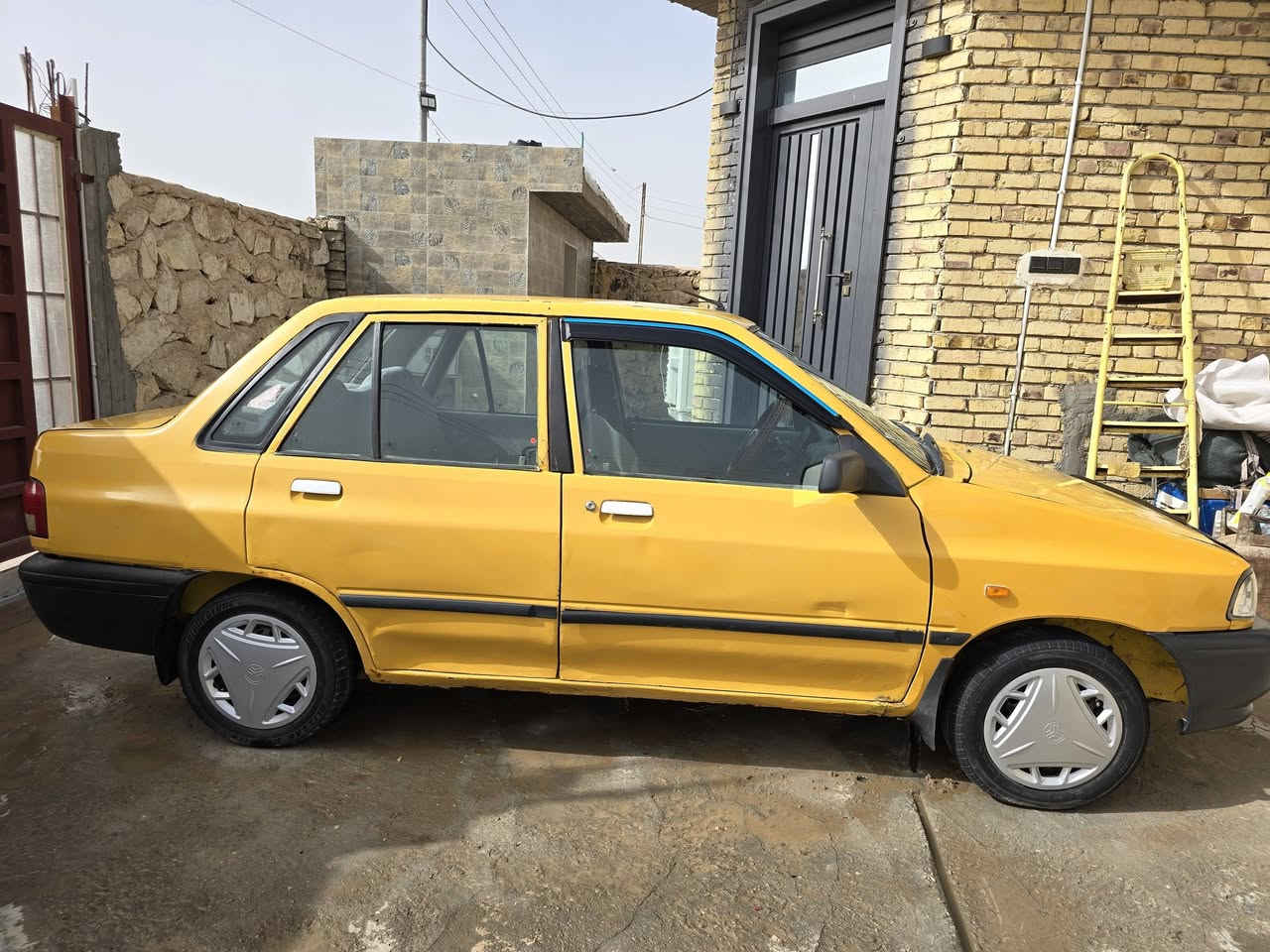 سايبة موديل (2012)هزة جديده دوشمه جديده سدر جديد رقمها انكليزي بأسمي بيهه خيط بخار بسيط كلش كير كفاله والباقي شوف العين اراوس بسايبة لون ابيض اذا اكو السعر ٢٨ وبيهه مجال بسيط سياره نضيفه مال بيت يشهد الله ومصفره من كلشي المكان ديوانيه قضاء عفك الاستفسار ع الخاص او ع الرقم ***********
