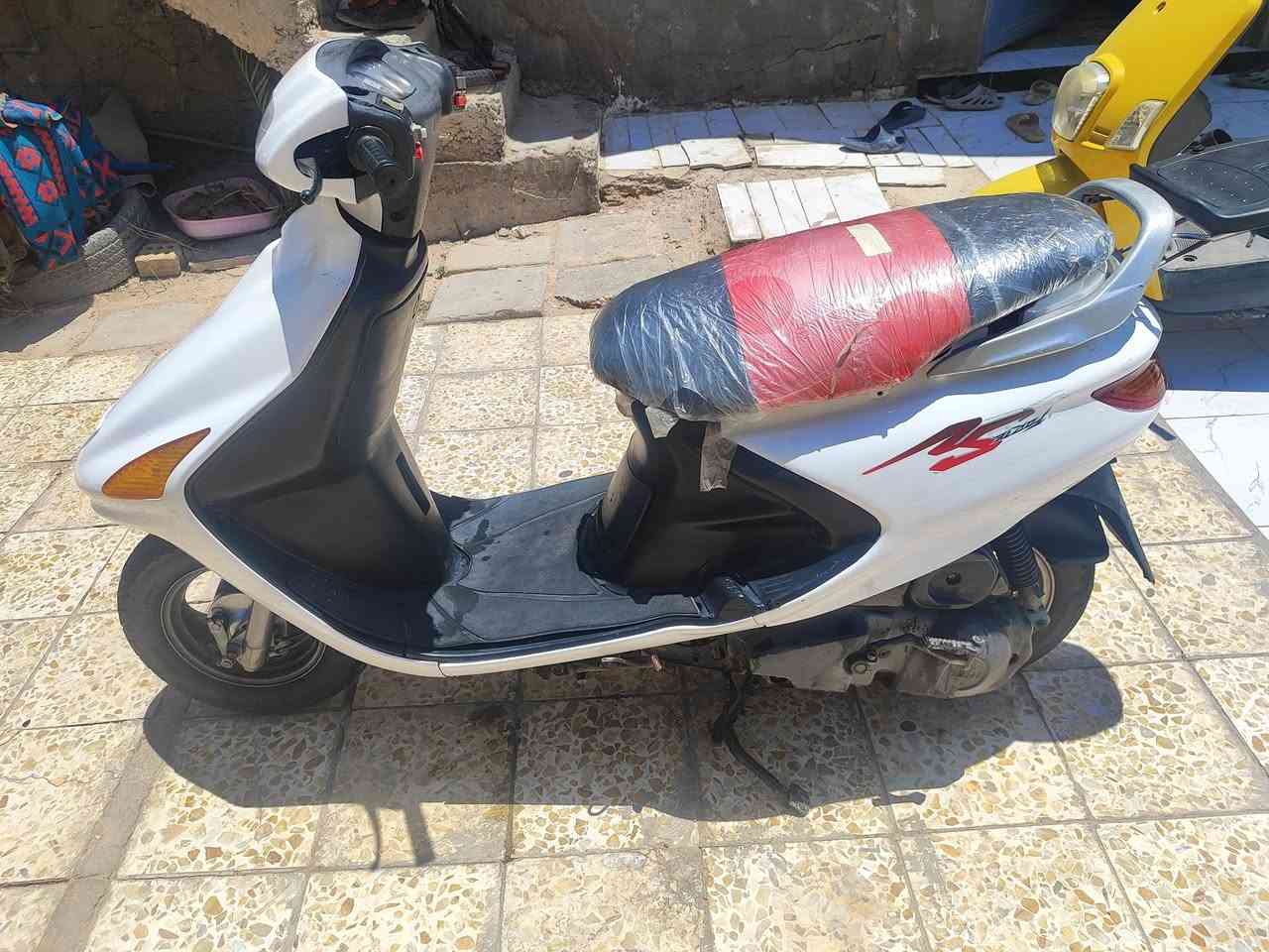 دراجة للبيع فراشة نظيفة كهربائياتهة شغالة محرك نظيف كلش مكان مشخاب ناحية القادسية *********** السعر 550بيهامجال
