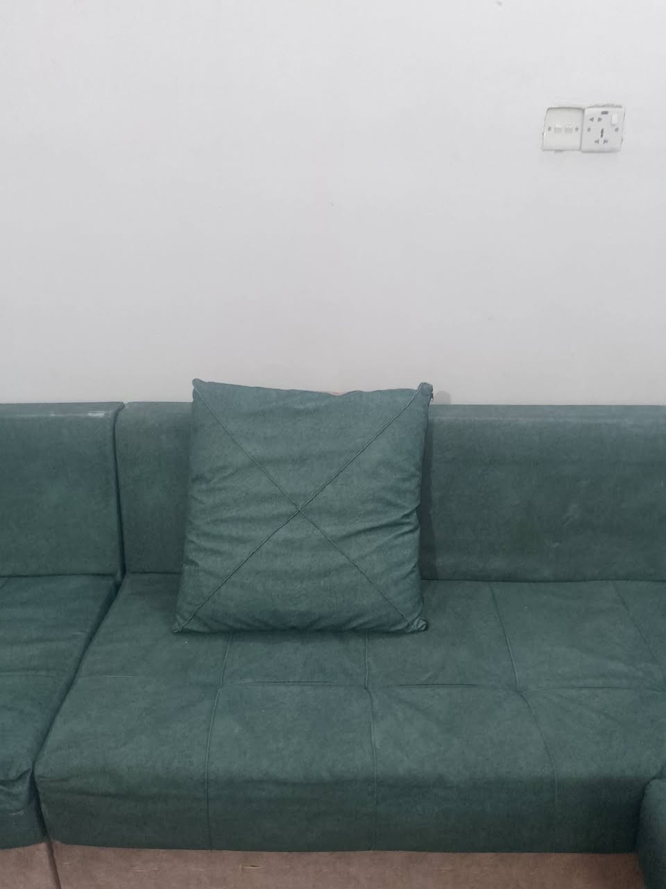 السلام عليكم عندي تخم تسع نفرات قطعتين ام الاربعه وقطعه واحده زاويه للبيع تزغام 150 بيهن مجال ***********
