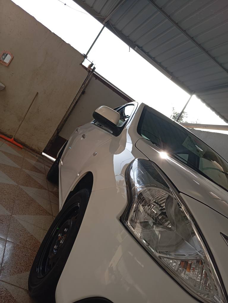 السلام عليكم تم وصول نيسان صني موديل 23 هندي بليته زركه ترقيم جديد سنويه لل31 سياره بلكارتون بيه باب صبق بدون دواخل بدون ضربه بالخليج السياره كسر كارتون كفاله من الضربه والمكينه والكير والحداده وتبريد ثلج السعر 120وبيه مجال للشراي مكان بصره *********** بيه شاشه وكامره البصرة, العراق
