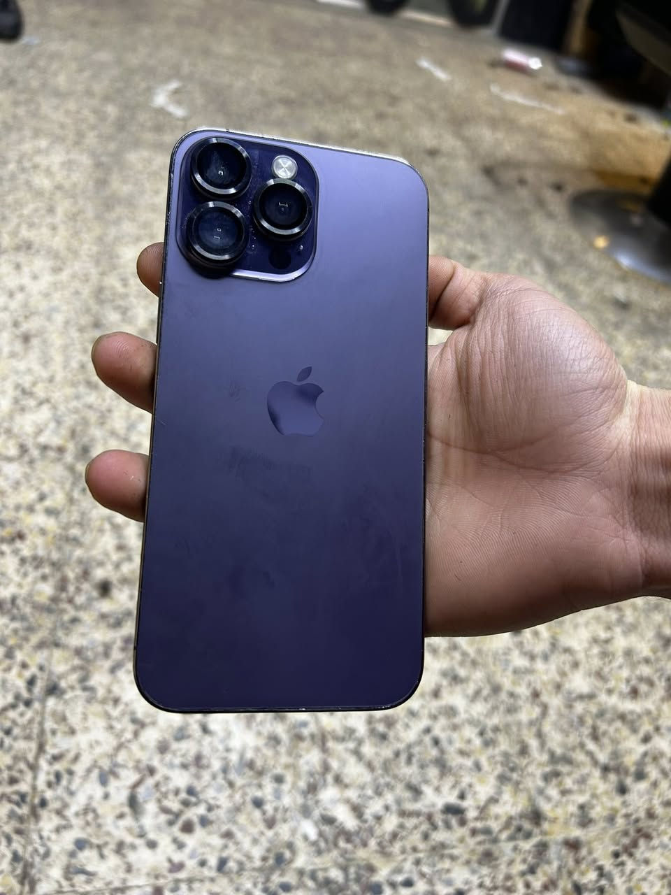 آيفون 14برو ماكس  ذاكره256 بطاريه100 شاشه مبدله اصلي شرط دبل سيم الاستفسار***********   /***********. سعر550
