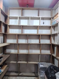 رفوف خشب تزكام مال محل للبيع انا مكلف بالنشر الشراي اتصل  07705527118