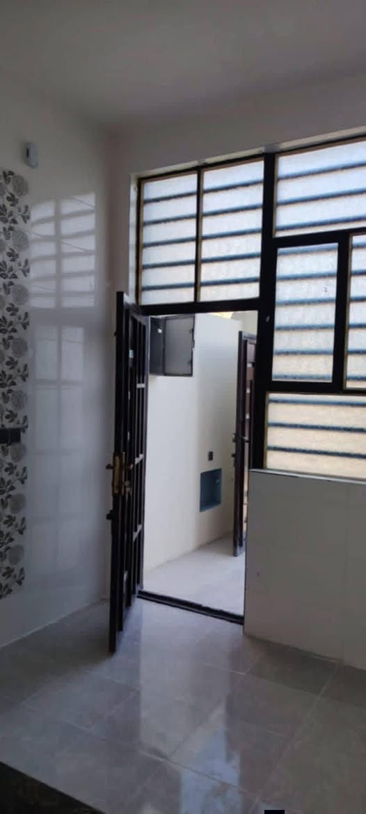 120متر للبيع النجف عله شارع المطار الصب مقابل ملحق قريت الغدير  اسعر 40وبي مجال
طابو زراعي سند 25    للستفسار ***********
