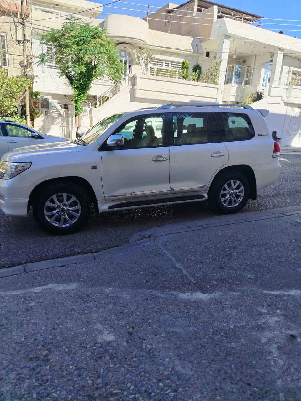 موديل 2011 فول مواسفات  ٦ سلندر
رقم سليمانى 
١٤٠ الف ماشي
سيارة بدون. سبوغ 
واحد مكان. صغير pdr
سيارة    بشرط مابي. نقص شي نفس بيلادى 
حيل نظيف 
***********
