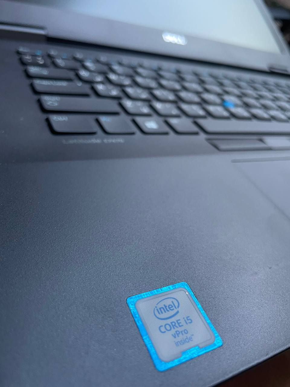 لابتوب ديل Dell 7470
لابتوب جدا نضيف مستخدم بحالة الجديد بالكارتون 
خفيف الوزن سلم نحيف
معالج كور اي 5 الجيل السادس 
الرام 8 كيكا 
الهارد 256 ssd
حجم الشاشة 14 انج 
كارت الشاشة 4 كيكا متصل 
كيبورد عربي انكليزي ضوئي 

بطارية من 2 الى 4 ساعات مع ضمان ساعة كاملة فما فوق 
ضمان باللابتوب لمدة اسبوع كامل استبدال في حال وجود أي خلل او عطل 

ملحقاته 
1-الكارتون
2-الشاحنه الاصلية
3-وصل الضمان 

السعر: 215 الف شامل التوصيل لباب البيت 

العنوان: كربلاء المقدسة الحر حي العسكري/ مركز التواصل 

رقم الهاتف: *********** كربلاء, العراق
