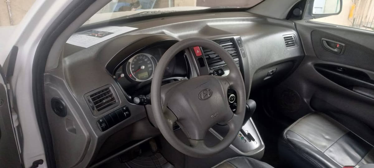 توسان موديل ٢٠٠٩ خليجي
رقم بغداد جديد 
سياره حلوه و جاهزه 
محرك كير مكفول 
بيها جاملق امامي رش فقط بدون ضربه  
مكانها بغداد الغزاليه 
السعر ١١٧ وبيها مجال بسيط 
‏‪***********‬‏
