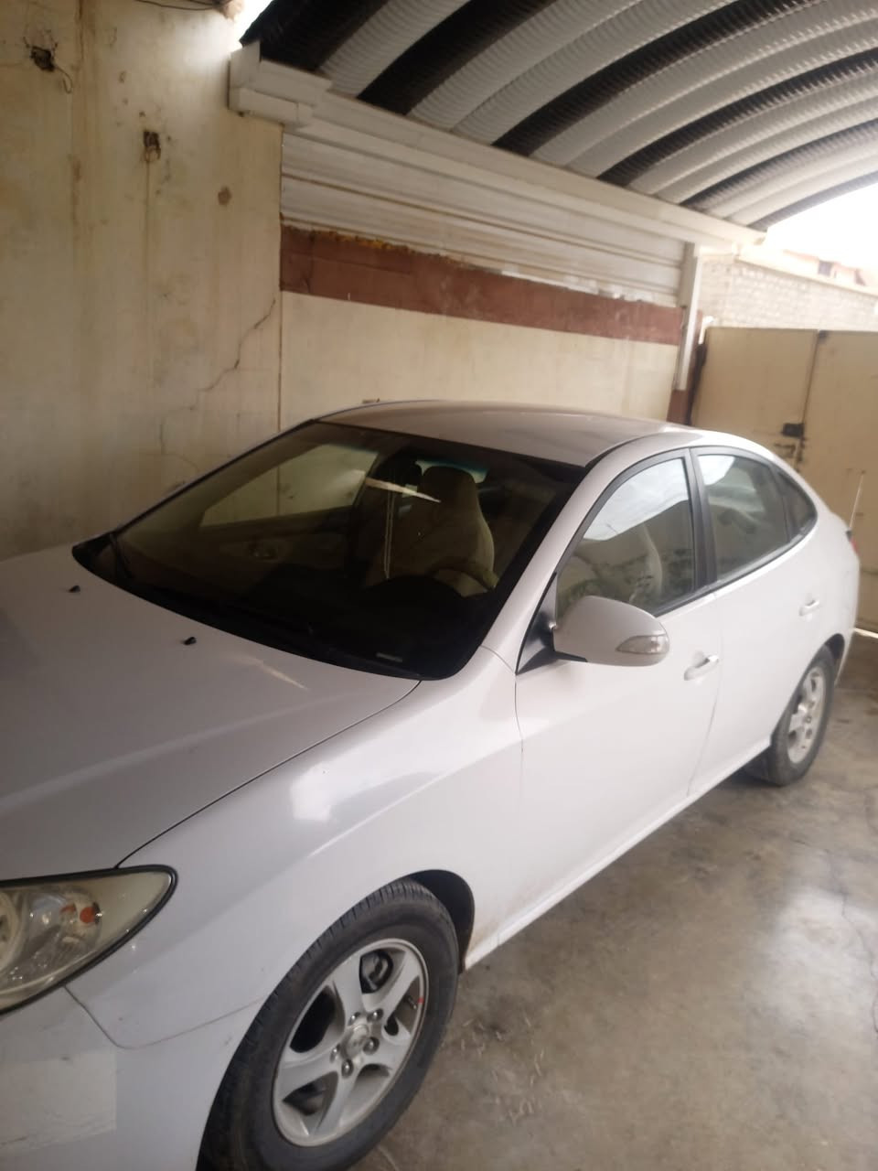 ألنترا 2011 رقم أربيل مكفوله من الصبغ بيها مكانين بارد الرقم ***********
