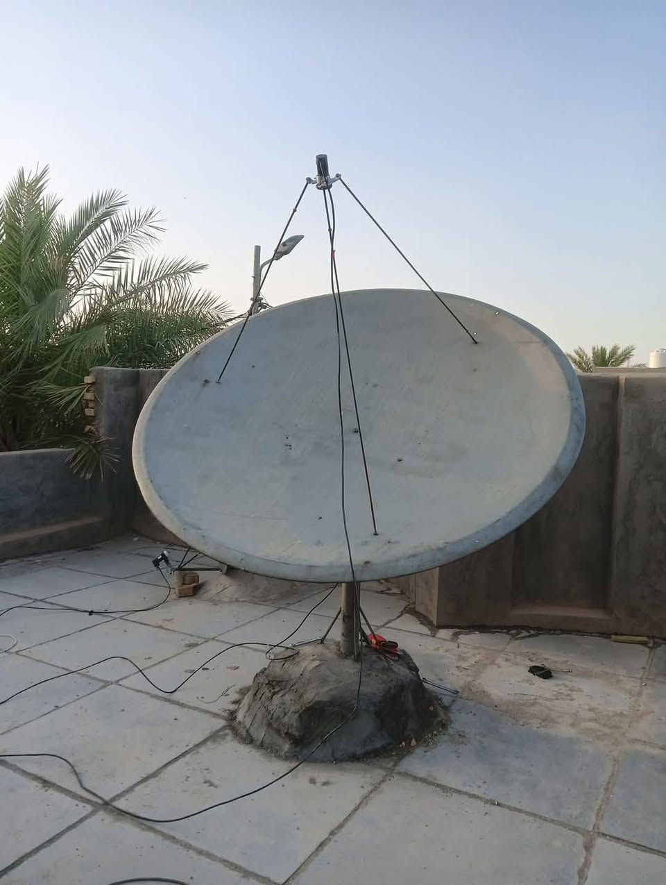 السلام عليكم تنصيب كافت الاطباق المتحركه والثابته وتنصيب المصطره والمنظومه اج اج داخل وخارج الناصريه اي قمر مجاني رياضي انصبه الك على ثابت والقوس اقمار على متحرك من اطباق الكبيره لي متابعت كاس العالم اخوكم المنصب علي العبودي الناصريه رقم الهاتف 
*********** وعل واتساب والمازنجر متواجد تحيا للجميع
