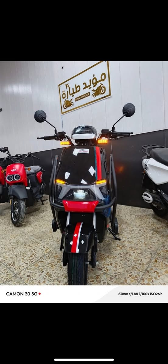 سلام عليكم دراجه لوك جديددده دراجه مزوده مدرعه BA بيه درع بل كامل تاير حجم3.50تاير كوري اصلي مزوده اعلام عراقيه حديد ملصقات بيه دول تمشي 90 حقيقي بل شحنه الوحده 70 كيلو بريكات دسك بريك اصلي بطاريات 6 دبل اصليه  تواصل *********** واتساب
