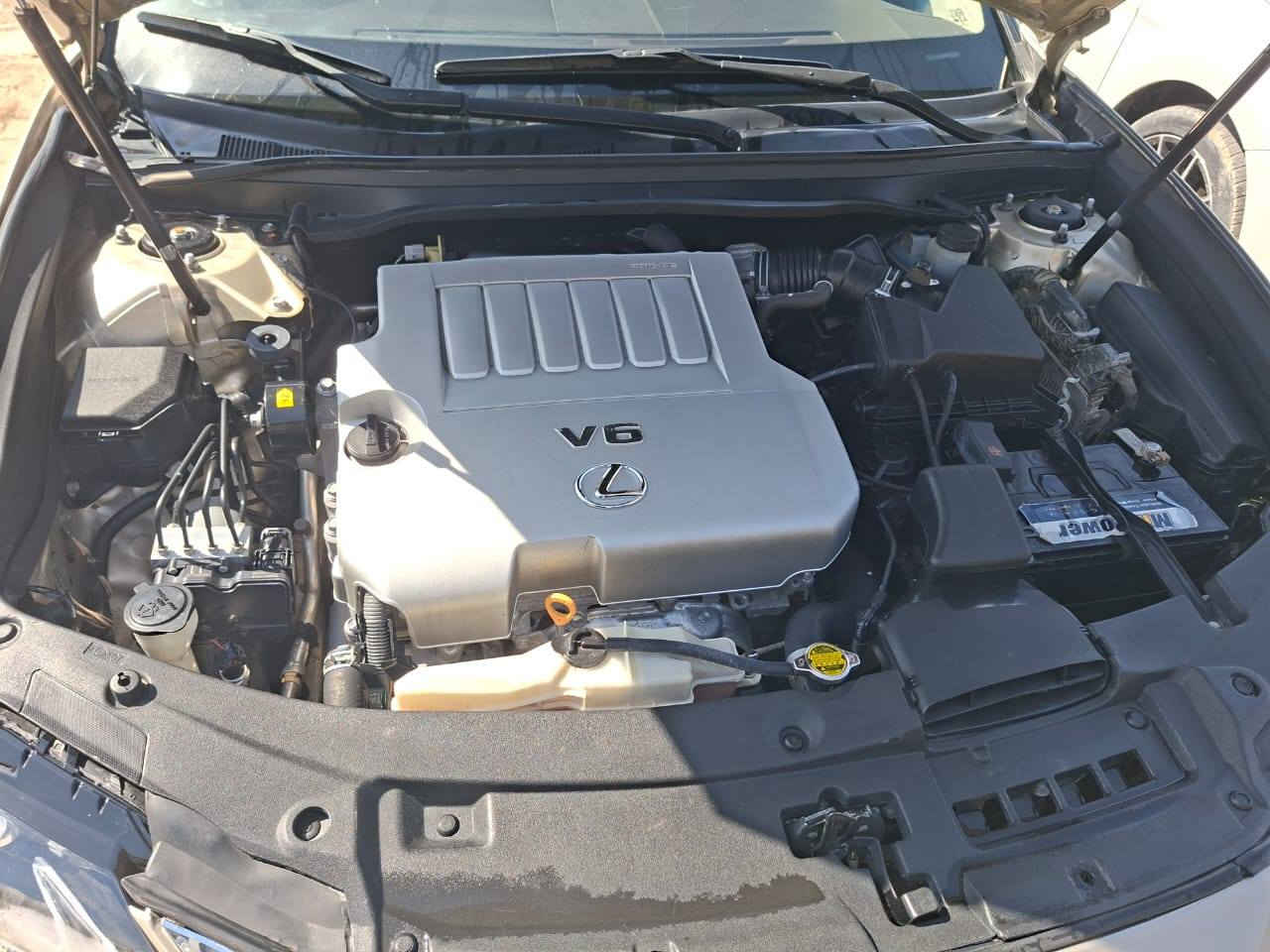 السلام عليكم 
لكزز مديل 2017 سياره جديده خير من الله 
مكينه وكير وحداديه مكفولات 6سلندر 
عدا ضرر السياره بيها كلير صفحه
 السايق فقط كلير بدون معجون
رقم اربيل تحويل ثاني يوم 
مكاني ديالى بعقوبه حي المعلمين داخل معرض الماسه
بدون ارباك شرط
للتواصل ***********
