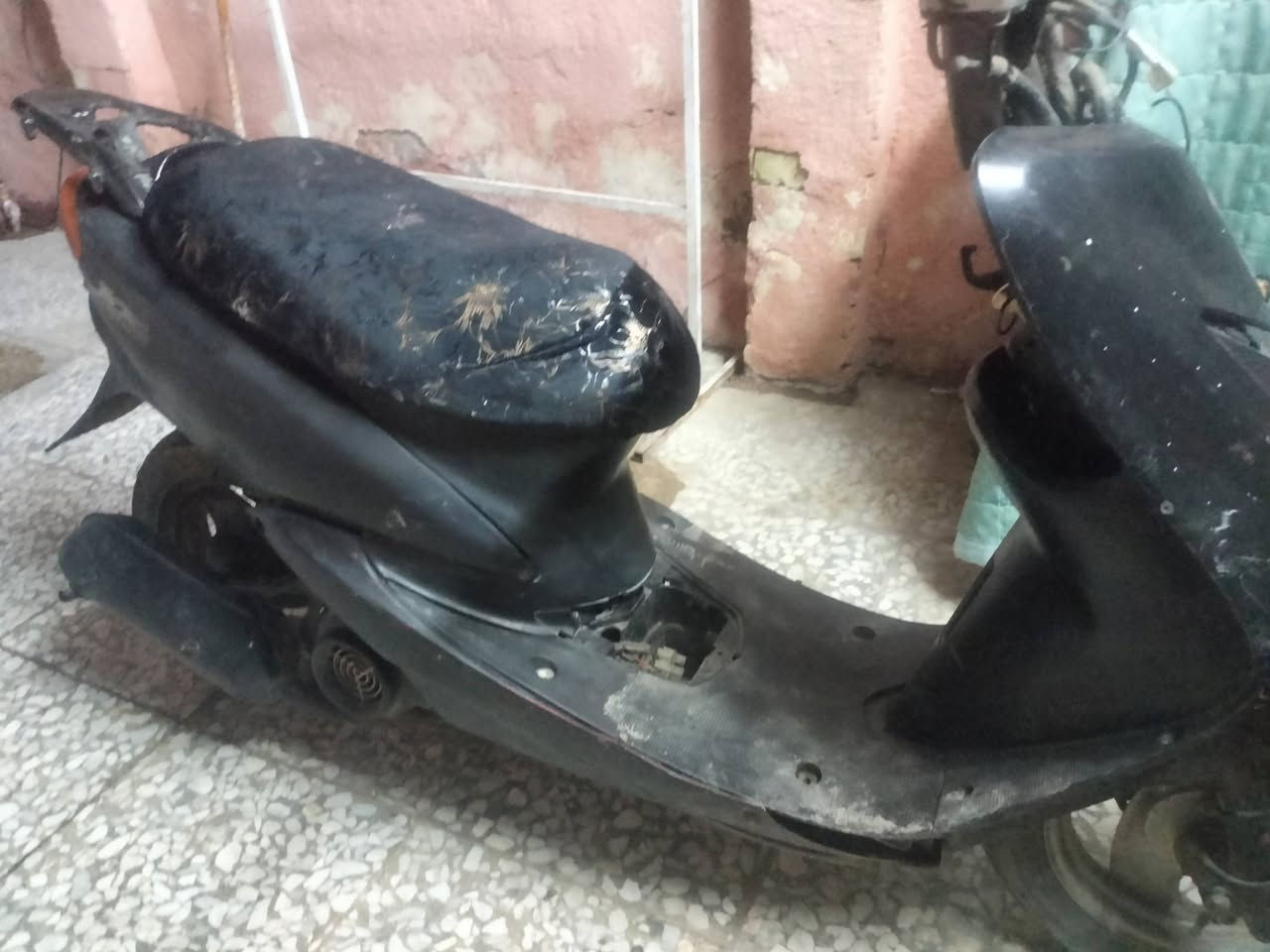 للبيع عصفوريه شغاله 150 بيها مجال مكان الحسينيه رقم ***********
