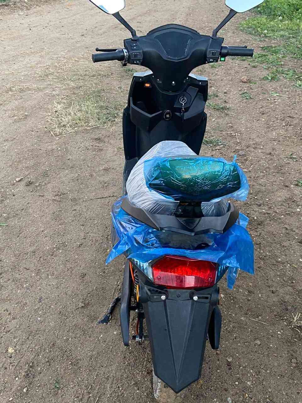 سلام عليكم دراجه شحن للبيع موديل  2025 قبل اسبوع  مشتريها  من جمعيه معتاز فلوس وريد ابيعها 6بطاريات  كهربائيات كلها شغاله السعر700 الف وبيها مجال العنوان جزيره الخالديه   ***********
