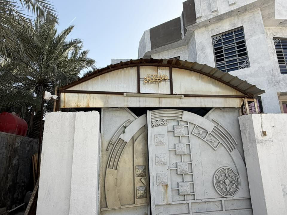 سقيفه للبيع الطول 6 متر والعرض 4 متر السعر خاص  راسل وانه أنطيك السعر خاص او الاتصال ***********
***********
أدمن وافق
