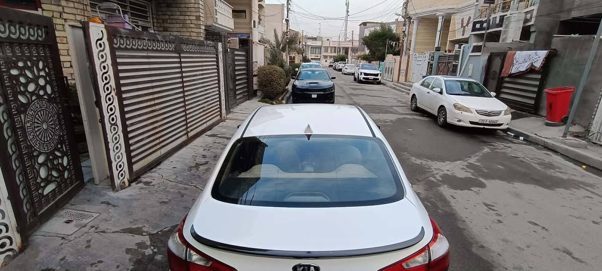 للبيع رقم بغداد  سياره سيراتو 2014 محرك 1600 كير محرك مكفول  تخم تاير جديد لايت زنون بيها بنييد مصبوغ اثر شخوط وطخه بلجامغ الخلفي صغيره سياره خير من الله تدفئة شغاله صدرها جديد
  غاز ضاج وطلع من كيفه   سياره احلى من صور
 سنويه ماساقطه 2027 شراي يتصل ***********
العنوان بغداد حي الجهاد
