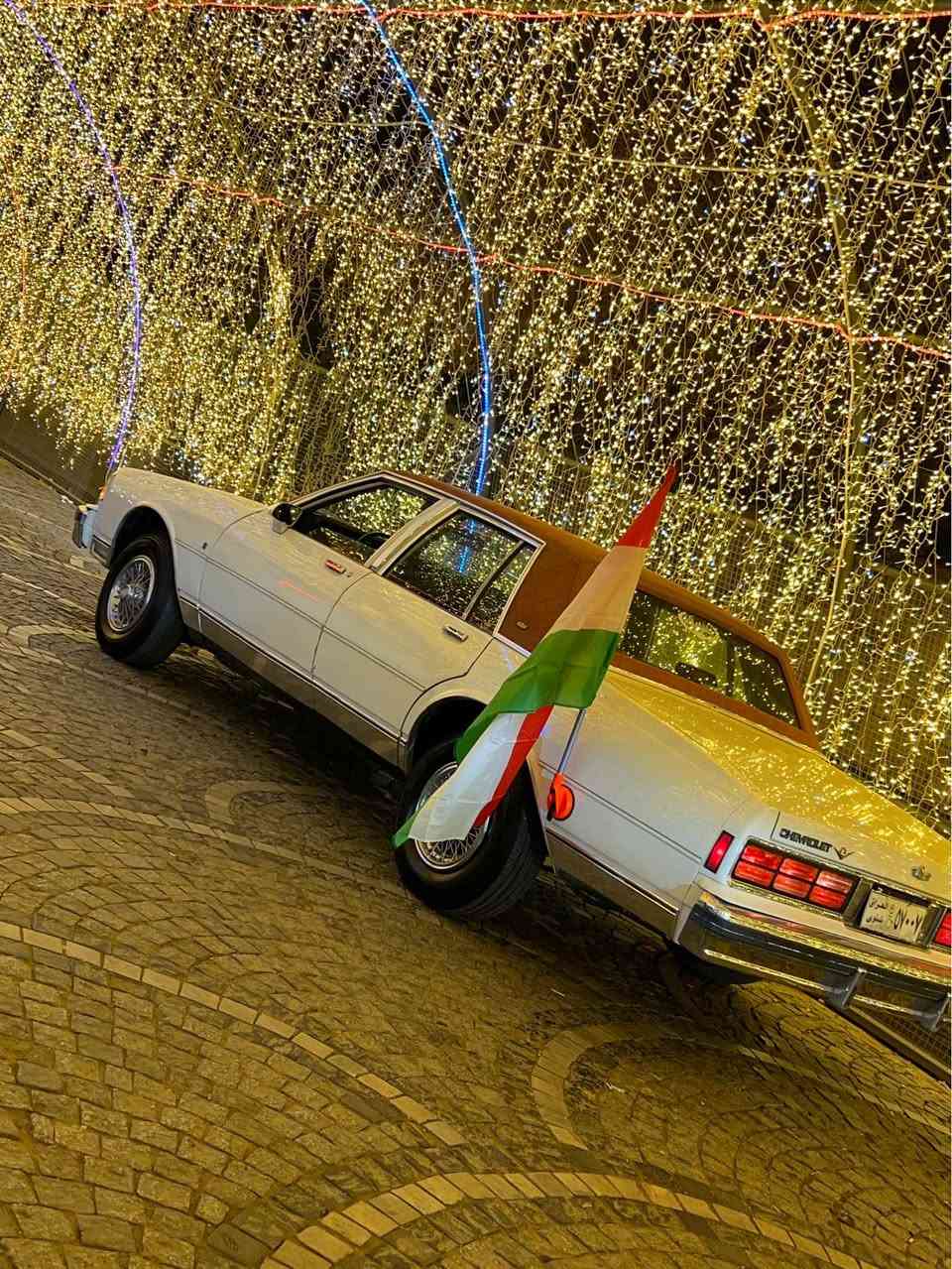 كاپريس كلاسيك.  موديل ١٩٩٠ سيارة مواسفات فول. گير تماتيك. كوشين كارةباي تةبريد. ساردي گةرمي. گير مةكينة كارةباي حدادي.   هةموو شتي بةشةرت. سيارةكة  رةقةم سةنةوي ئةسلي. ارمي دهؤك پاكانةي هةليري بؤ كراوة.   دحامي لؤ دةحامي بةشةرت.  سحري ٧٠ محاملة. ژم *********** vibar watsapp أربيل, العراق
