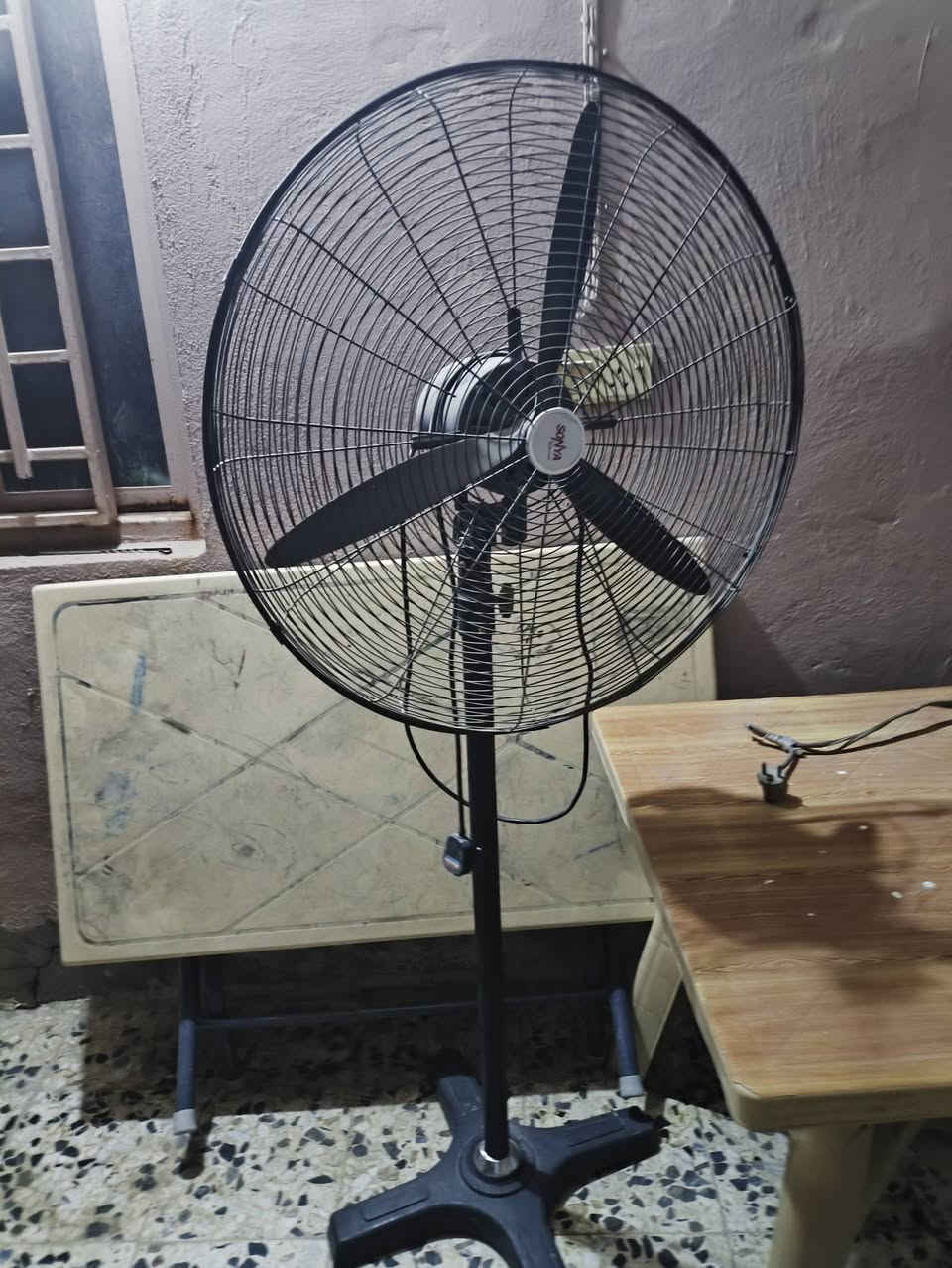 للبيع 
مراوح عدد ٢ 
هندي الاصلي استعمال قليل جدا 
طويريج 
***********

السعر قفل ٧٥ القطعه 

ميوزه بلاستك عدد ١٢ نوعيتين
