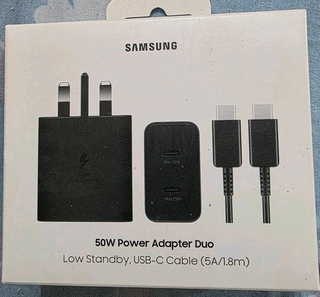  ٢٥ الترا لون أخضر زمردي  ذاكرة ا تيرا  نضافة 100%100  أخضر الجديد  وياه ٣ كفرات أصلية وشاحنة أصلية ٥٠ وات جديدة ما مفتوحة. الجهاز بعده بالضمان 
 سعره مليون و ٥٠٠  
 مكاني الناصرية ماكو توصيل 
التواصل ***********