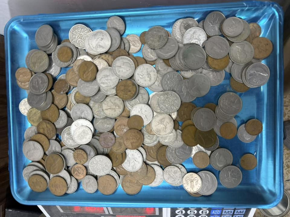 مزاد لاعلى سعر ممكن عملات اجنبي الغالبية العظمى بريطانية الوزن 2 كيلو و 160 غرام يوجد تواريخ من ١٩٤٨ الى ١٩٧٨ 

يبدا المزاد 0 دولار ينتهي المزاد غدا الساعة 10 م 

يوجد فديو توضيحي للقطع


**إذا كنت صاحب هذا الإعلان وتريد حذفه لأي سبب، رجاءا أرسل رسالة إلى الدعم الفني**