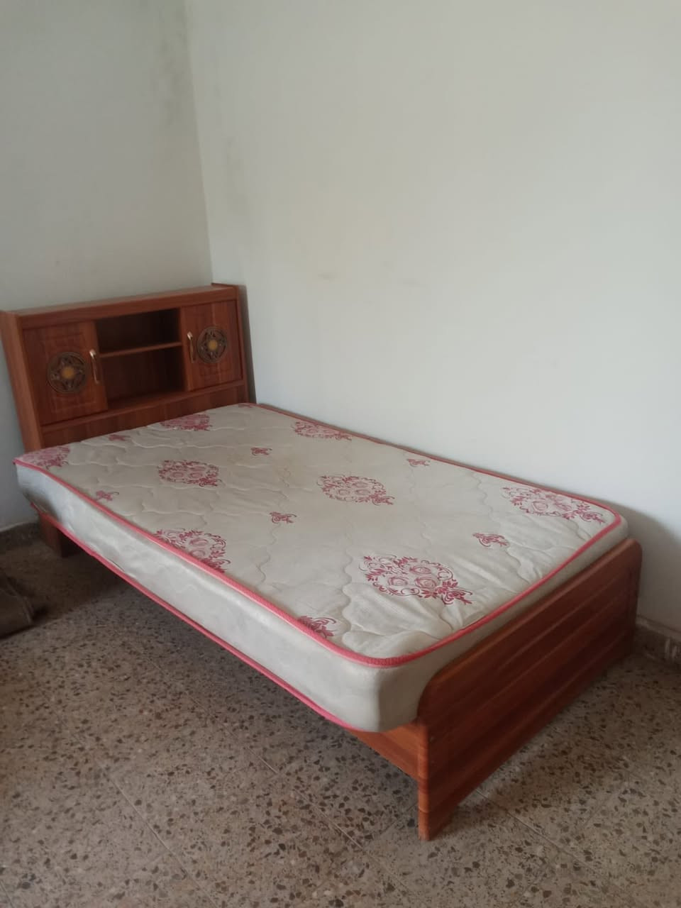 البيع غرفة كلش نضيفة السعر 400وبيها مجال بسيط


**إذا كنت صاحب هذا الإعلان وتريد حذفه لأي سبب، رجاءا أرسل رسالة إلى الدعم الفني**