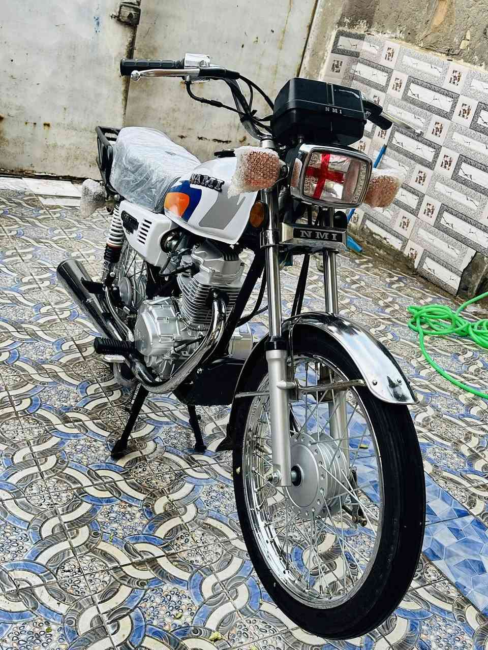 اسلام عليكم
 للبيع ٢١ تعمير شوفت عينك حلوه الدراجه ومرتبه برغي ما مفتوح بيها مكاني ناصريه قضاء الرفاعي مكلف بنشر رقم صاحب الدراجه ***********
