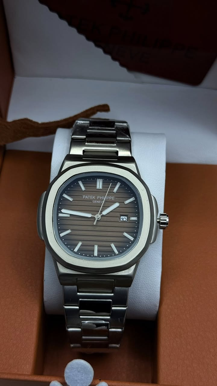 PATEK PHILLIPE ماركة
السعر: مخفض 20 مع ملحقاتها الاصلية كامله
لأصحاب الذوق الراقي
   •جامة زفير ضد الخدش
• ⁠اميال للمينوس مضيئة في الضلام
• جودة عالية
• ⁠قفل فراشة
• مقاومة للماء
• ذات طلاء ثابت 
• ⁠ضمان سنة مكينة وطلاء 
 للحجز  يرجى التواصل على ***********
