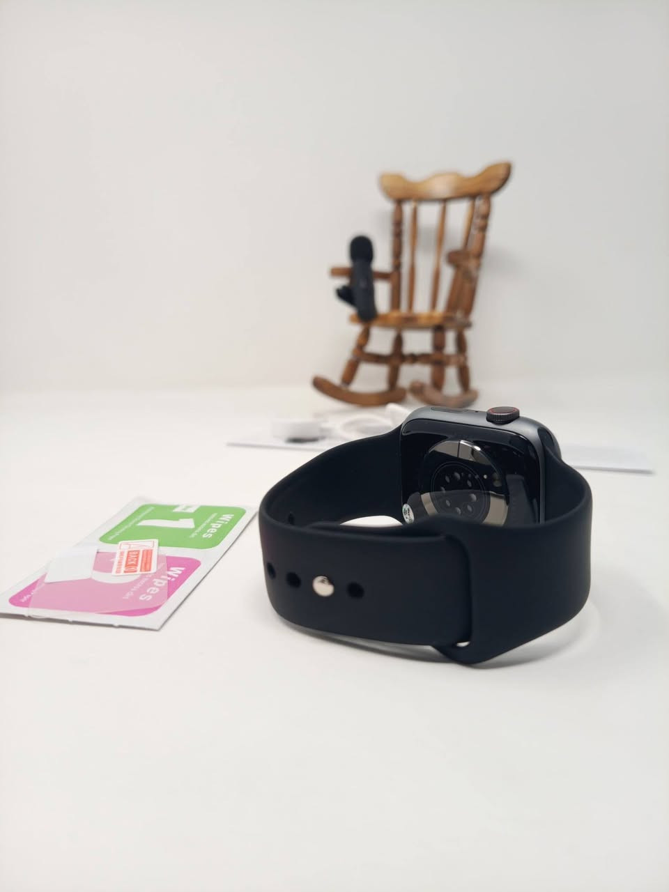 ساعة ذكية باللون الأسود ماركة  Microwear W17 Pro
كوبي من ابل 
تتميز هذه الساعة بتصميم مستطيل يشبه ساعات أبل (Apple Watch)، وتأتي مع ملحقات تشمل شاحناً لاسلكياً، وسواراً إضافياً، وقطع تنظيف، بالإضافة إلى واقي للشاشة
أبرز مواصفات 
الموديل والتصميم تتميز بشاشة كاملة مقاس 1.75 بوصة أو أكبر، وهيكل من سبائك الزنك.
الميزات التقنية: تدعم هذه الساعات عادةً الاتصال عبر البلوتوث، وإشعارات الرسائل (مثل واتساب وفيسبوك)، وتتبع النوم، ومراقبة معدل ضربات القلب وضغط الدم.
البطارية والشحن: تأتي ببطارية تدوم من 12 الى 15  یوم وتدعم الشحن اللاسلكي


**إذا كنت صاحب هذا الإعلان وتريد حذفه لأي سبب، رجاءا أرسل رسالة إلى الدعم الفني**