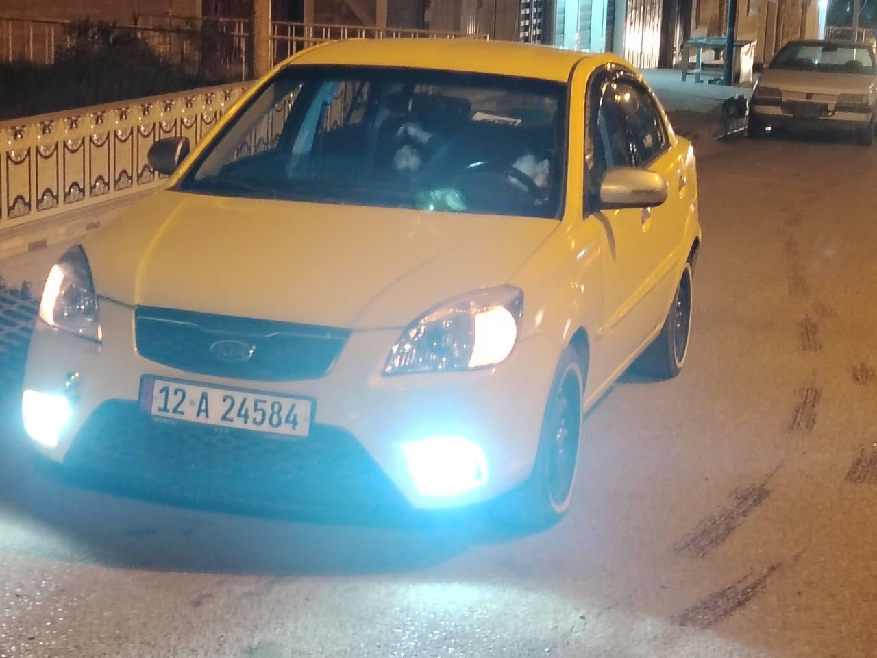 السلام عليكم كيه ريو للبيع موديل 2011امريكي ضرر باب وجاملغ بدون دواخل محرك بدايت صرف  نينوئ دولي هيه غرامات صفر الاستفسار ***********
